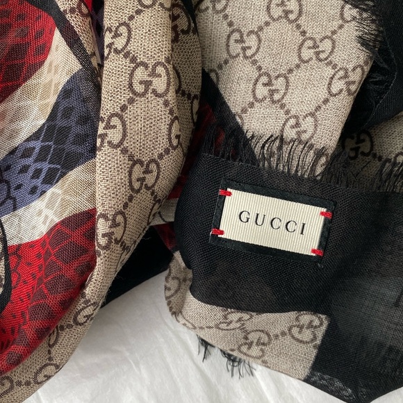 Authentic Gucci web and kingsnake print wool scarf - Picture 4 of 8